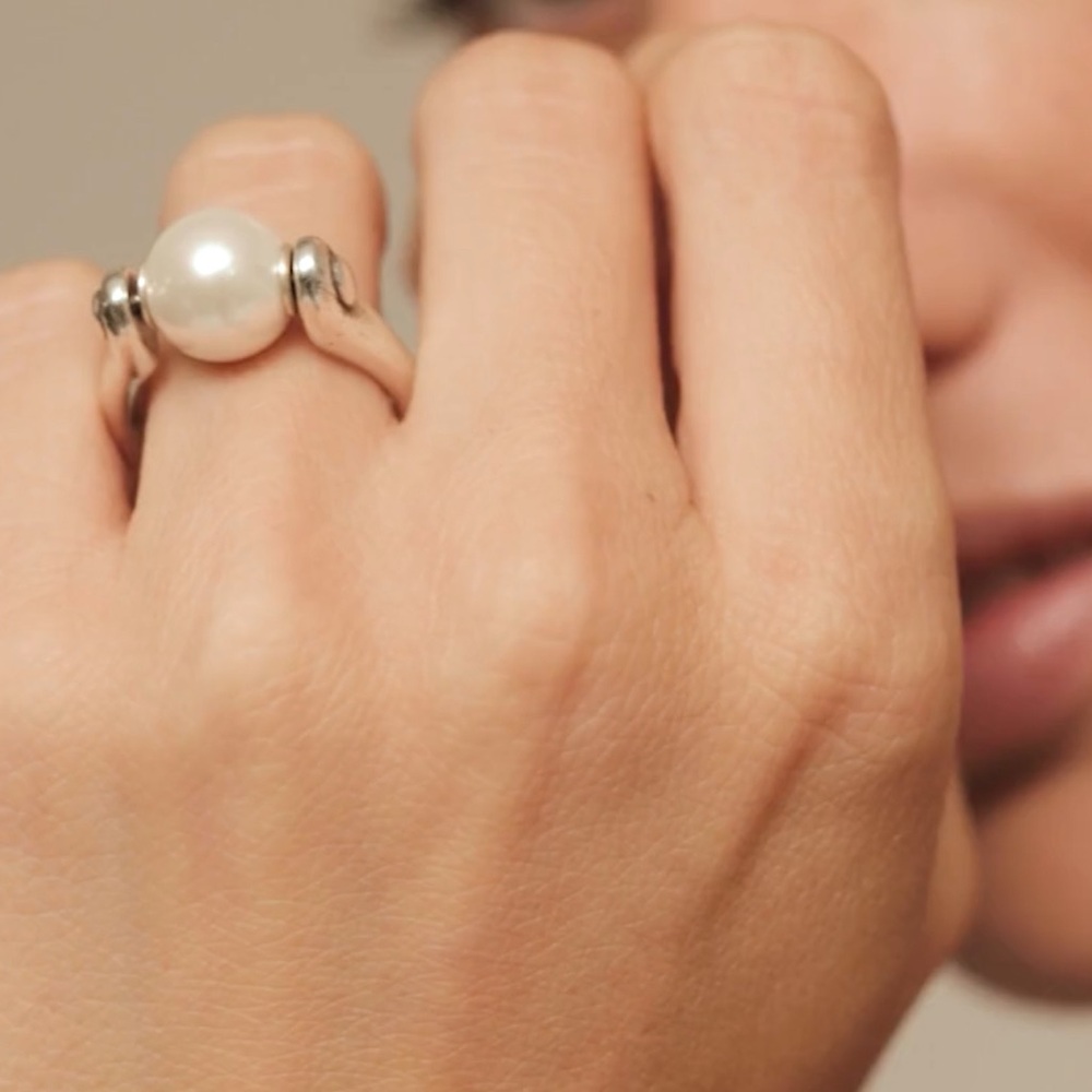 Uno de 50 pearl ring